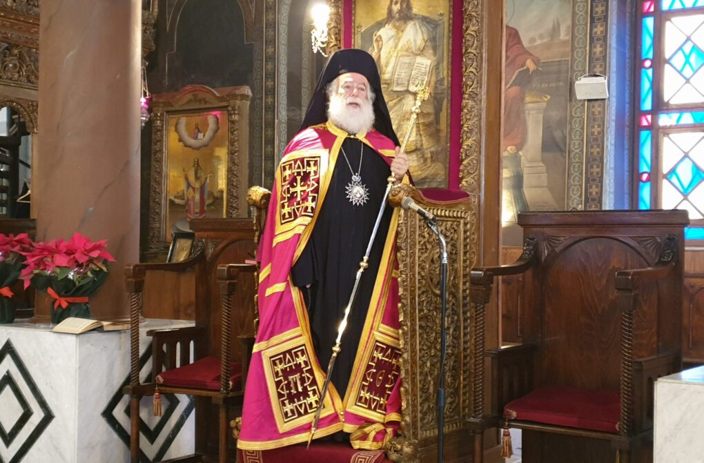 Συγκλονιστικό ντοκουμέντο: Ο Πατριάρχης Θεόδωρος ψάλλει τον Εθνικό Ύμνο στον Αγ. Νικόλαο Χαμζάουι (Video)