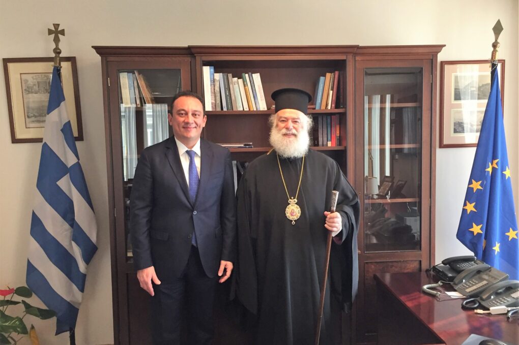Ο Πατριάρχης Θεόδωρος & ο ΥΦΥΠΕΞ Κ. Βλάσης κόβουν τη βασιλόπιτα της Ελληνικής Κοινότητας Καΐρου & των παροικιακών σωματείων