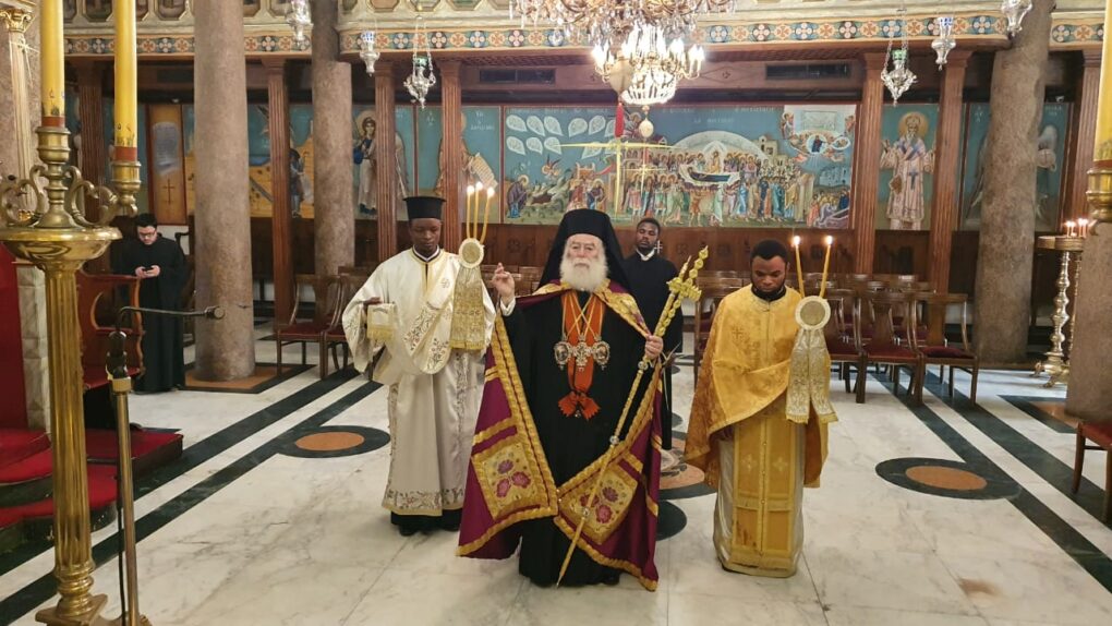Πατριάρχης Θεόδωρος: Δάκρυα κυλούν στα μάτια μας –  Η Ανάσταση θα διώξει όλους τους ιούς (Photos)