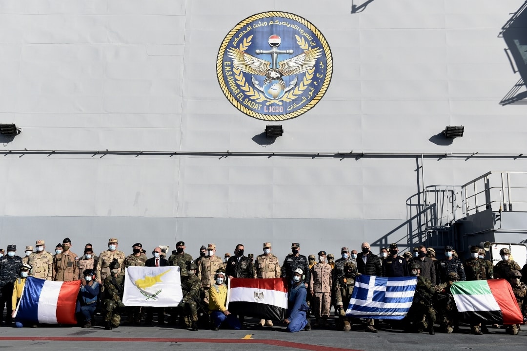 Ο ΥΠΕΘΑ Ν. Παναγιωτόπουλος παρακολούθησε από Αιγυπτιακό ελικοπτεροφόρο την τελευταία φάση της «Μέδουσας 10» (Photos)